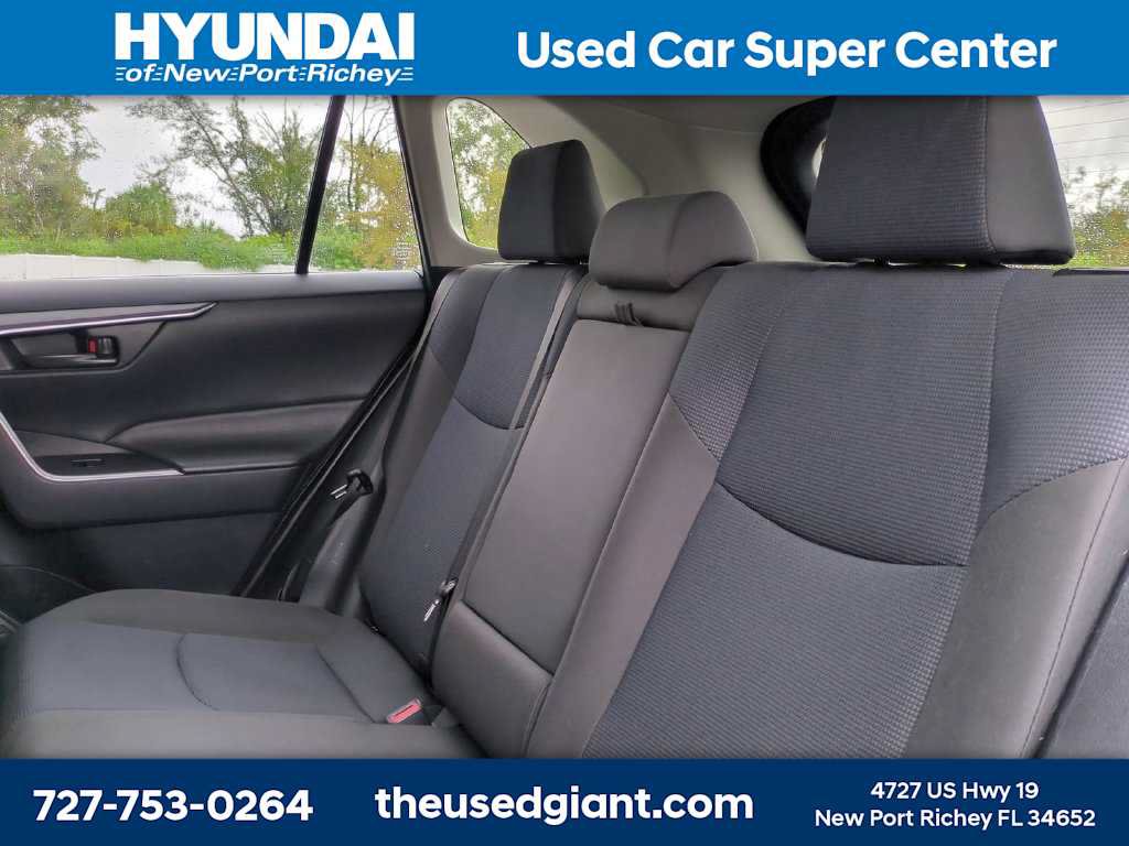 Used 2022 Toyota RAV4 LE AWD/4WD image 14