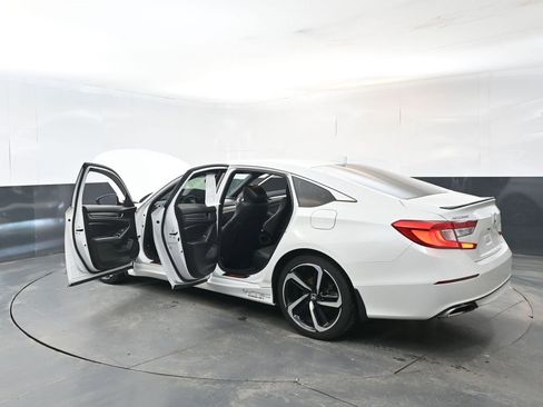 Used 2018 Honda Accord Sport image 32