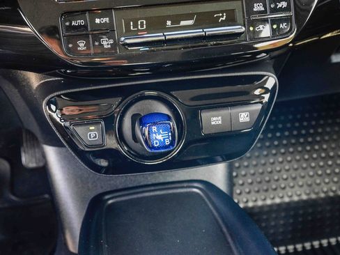 Certified 2022 Toyota Prius LE image 28