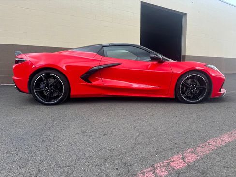Used 2022 Chevrolet Corvette Stingray Convertible w/ Z51 Performance Package RWD image 3