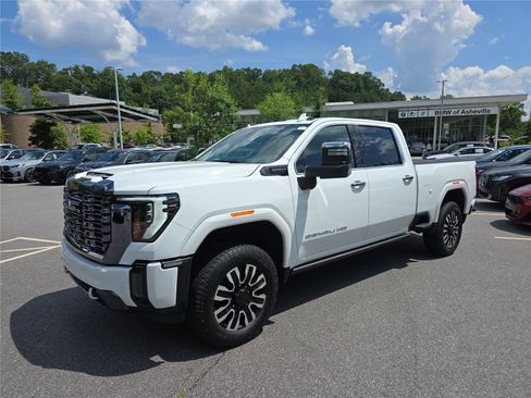 Used 2024 GMC Sierra 2500 Denali Ultimate AWD/4WD image 7