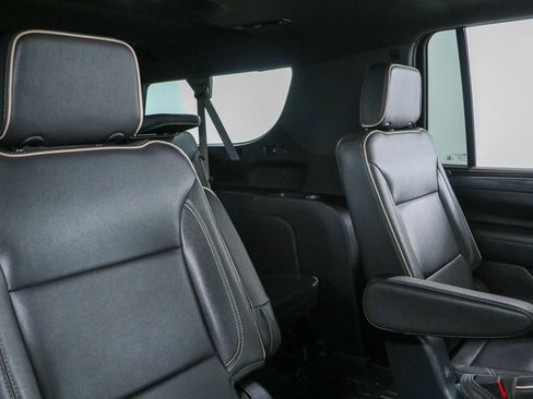 Used 2023 GMC Yukon XL SLT AWD/4WD image 32