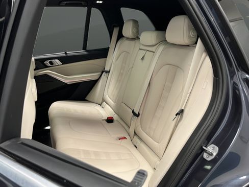 Used 2021 BMW X5 xDrive40i w/ Executive Package AWD/4WD image 23