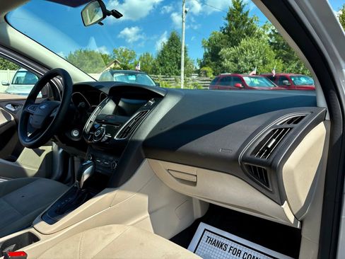 Used 2016 Ford Focus SE w/ SE Power Seat Package image 20