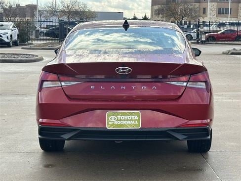 Used 2023 Hyundai Elantra SEL w/ Convenience Package image 4