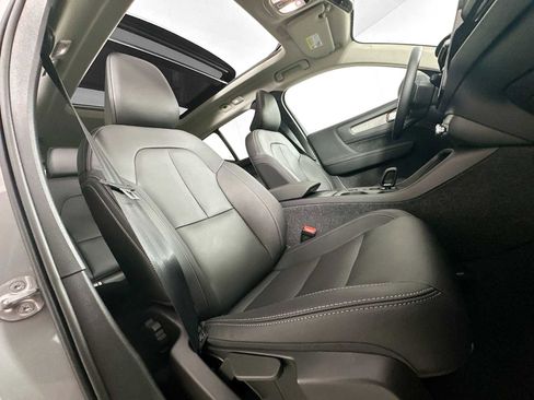 Used 2025 Volvo XC40 B5 Core w/ Climate Package AWD/4WD image 26