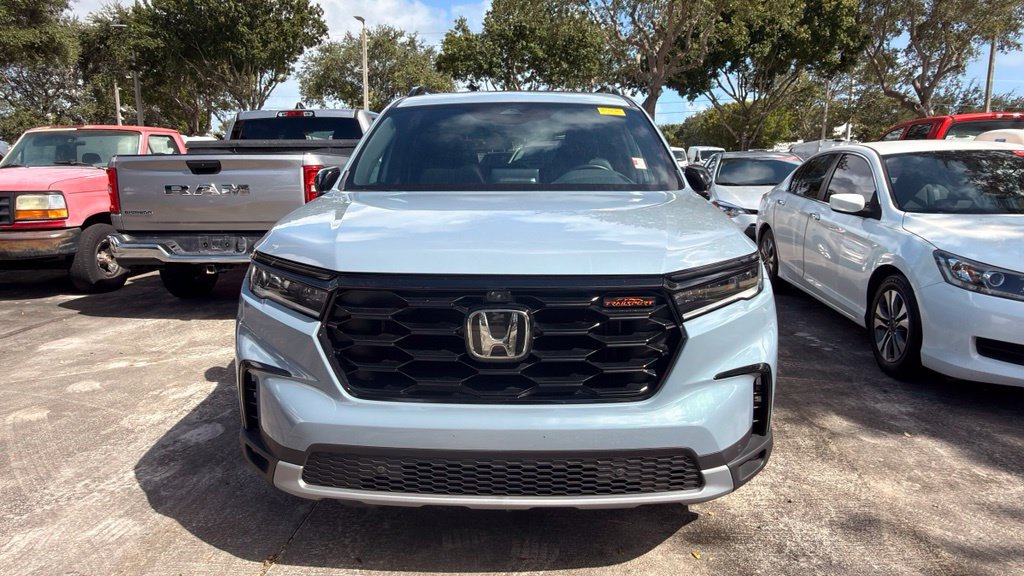 Used 2024 Honda Pilot TrailSport image 3