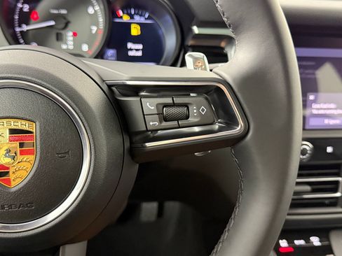 Certified 2026 Porsche Macan AWD/4WD image 23
