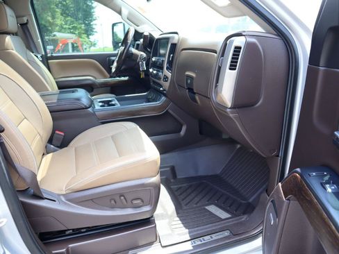 Used 2019 GMC Sierra 2500 Denali w/ Duramax Plus Package AWD/4WD image 17
