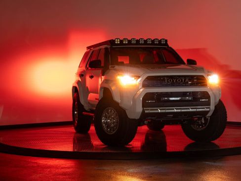 Used 2025 Toyota 4Runner Trailhunter image 19