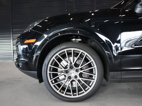 Used 2022 Porsche Cayenne Coupe image 27