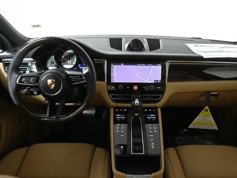 Used 2026 Porsche Macan AWD/4WD image 16