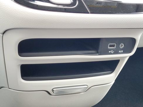 Used 2018 Chrysler Pacifica Touring-L FWD image 26