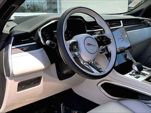 New 2026 Jaguar F-PACE R-Dynamic S image 6