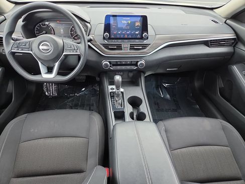 Used 2025 Nissan Altima 2.5 SV FWD image 24