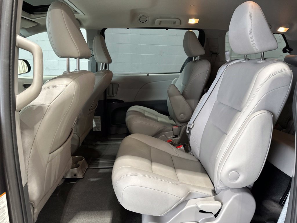 Used 2020 Toyota Sienna XLE w/ Protection Package FWD image 15