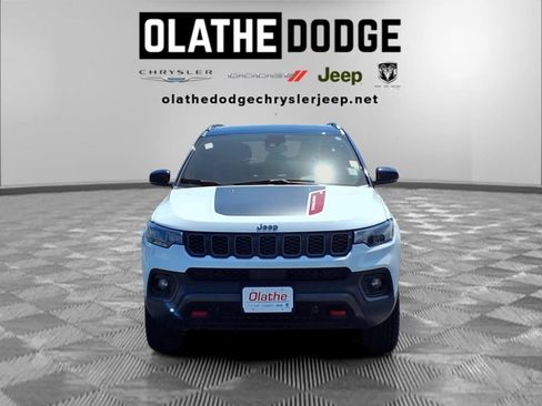 Used 2025 Jeep Compass Trailhawk AWD/4WD image 31