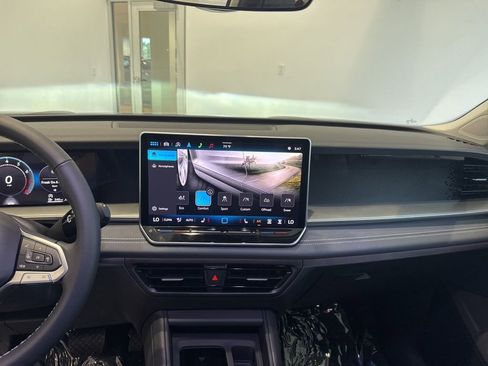 New 2025 Volkswagen Tiguan SE image 22