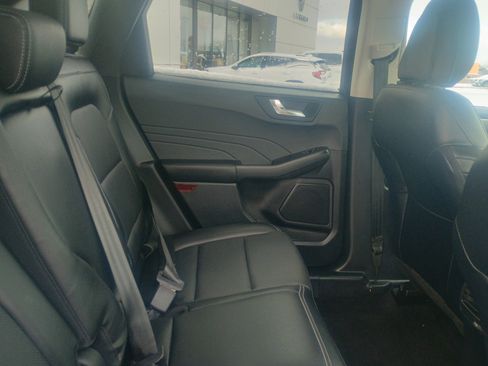 Certified 2022 Ford Escape Titanium w/ Class II Trailer Tow Package image 16