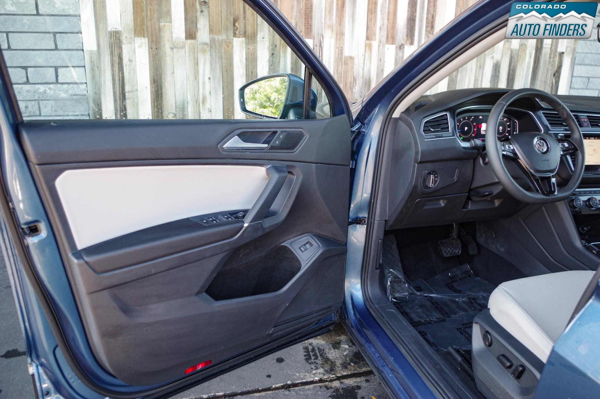 Used 2020 Volkswagen Tiguan SEL AWD/4WD image 10