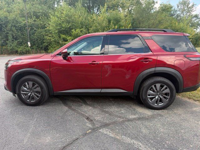 Used 2023 Nissan Pathfinder SV AWD/4WD image 4