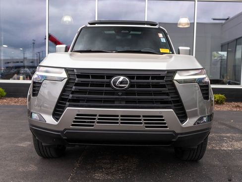 Used 2024 Lexus GX 550 w/ Cold Area Package AWD/4WD image 2