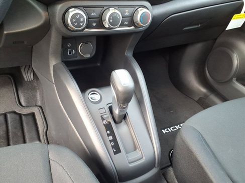 New 2025 Nissan Kicks Play S image 11