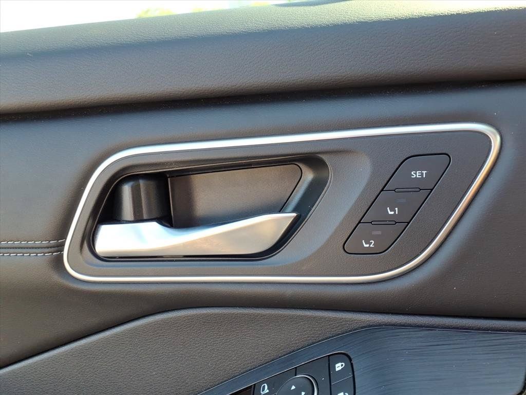 Used 2024 Nissan Rogue Platinum w/ Platinum Premium Package FWD image 15