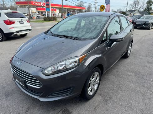 Used 2015 Ford Fiesta SE image 3