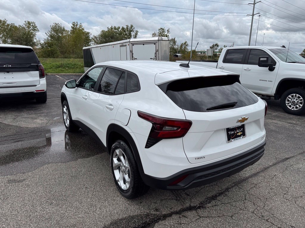 New 2026 Chevrolet Trax LS w/ LS Convenience Package FWD image 5