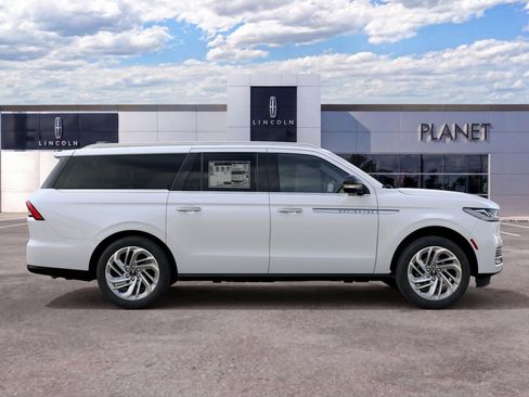 New 2027 Lincoln Navigator L Reserve RWD image 5