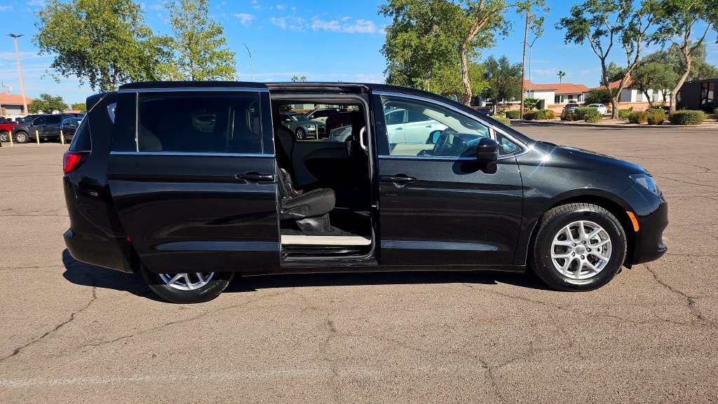 Used 2023 Chrysler Voyager LX FWD image 22