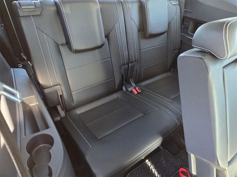 Used 2023 Volkswagen Atlas SE w/ Black Wheel Package image 10
