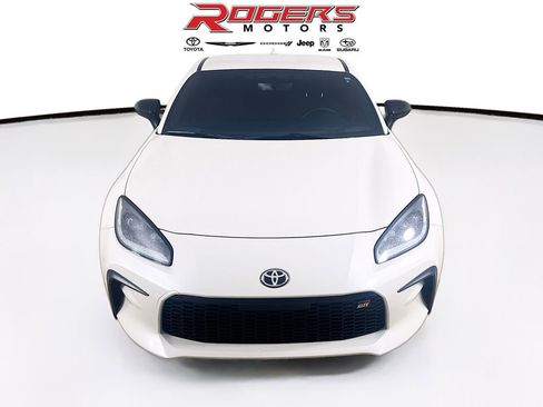 Certified 2025 Toyota GR86 w/ ALL Weather Mat Package (TMS) image 2