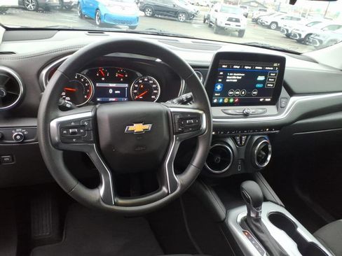 Used 2025 Chevrolet Blazer LT AWD/4WD image 10