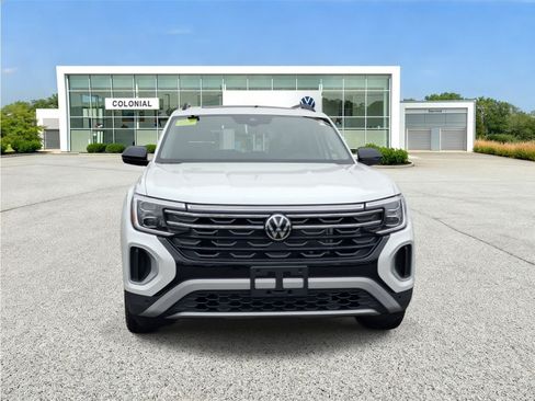 New 2026 Volkswagen Atlas Peak Edition AWD/4WD image 3