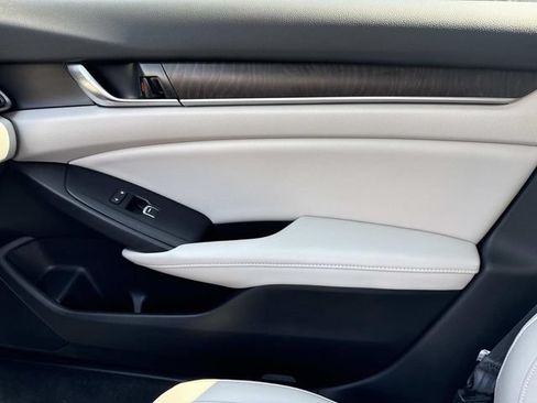 Certified 2022 Honda Accord Touring image 23