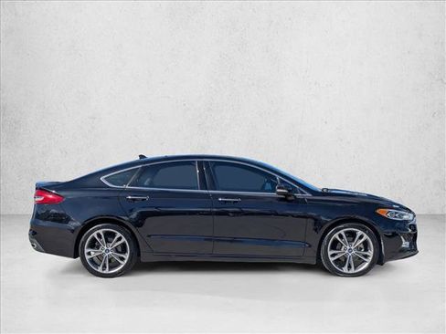 Used 2020 Ford Fusion Titanium image 4