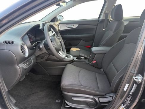 Used 2024 Kia Forte LXS w/ LXS Technology Package FWD image 9