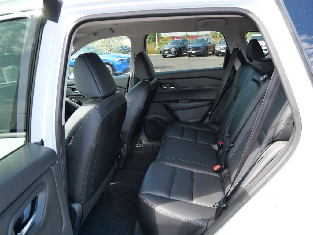 Used 2026 Nissan Rogue SL AWD/4WD image 11