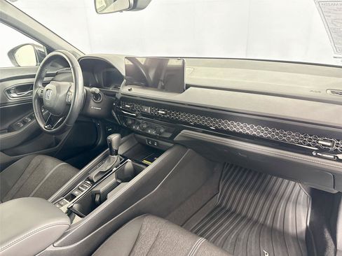 Used 2025 Honda Accord Sport image 38