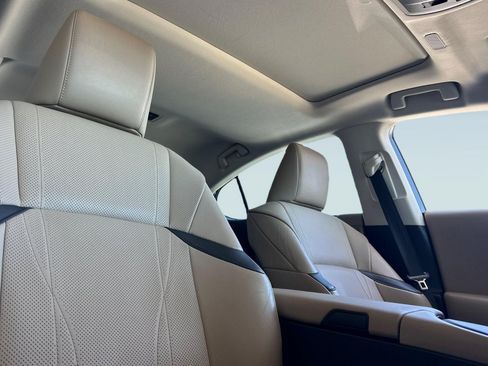 Used 2019 Lexus ES 300h w/ Accessory Package FWD image 31