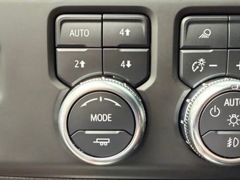 Used 2025 GMC Sierra 1500 AT4 w/ AT4 Preferred Package image 40