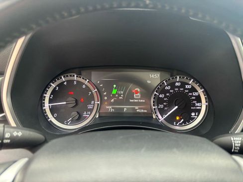 Used 2023 Toyota Highlander XLE AWD/4WD image 18