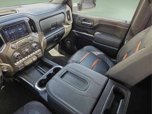Used 2022 GMC Sierra 2500 AT4 w/ AT4 Preferred Package AWD/4WD image 9