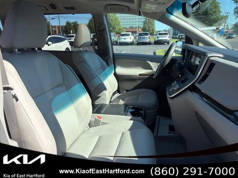 Used 2017 Toyota Sienna XLE w/ XLE Navigation Package FWD image 11
