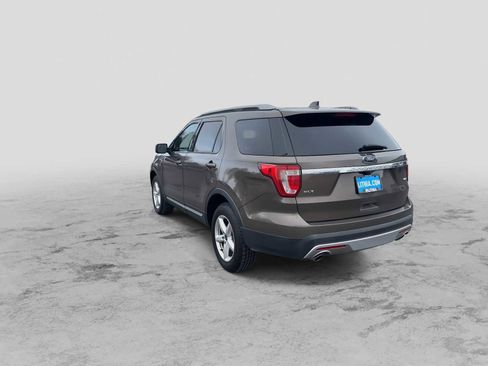 Used 2016 Ford Explorer XLT AWD/4WD image 6