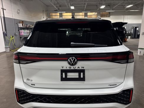 New 2026 Volkswagen Tiguan SE R-Line image 4