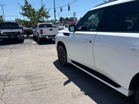 Used 2026 INFINITI QX80 Autograph w/ Premium Cargo Package AWD/4WD image 5