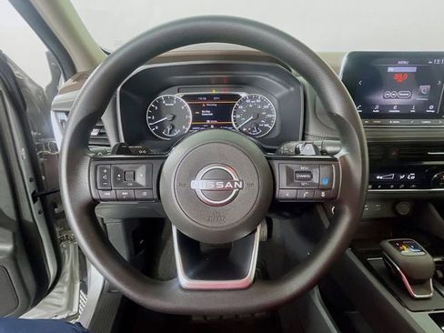 Used 2022 Nissan Rogue SV image 12